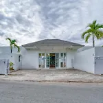 3Bd Modern Apartment In Sanur With Bbq & Huge Shared Pool