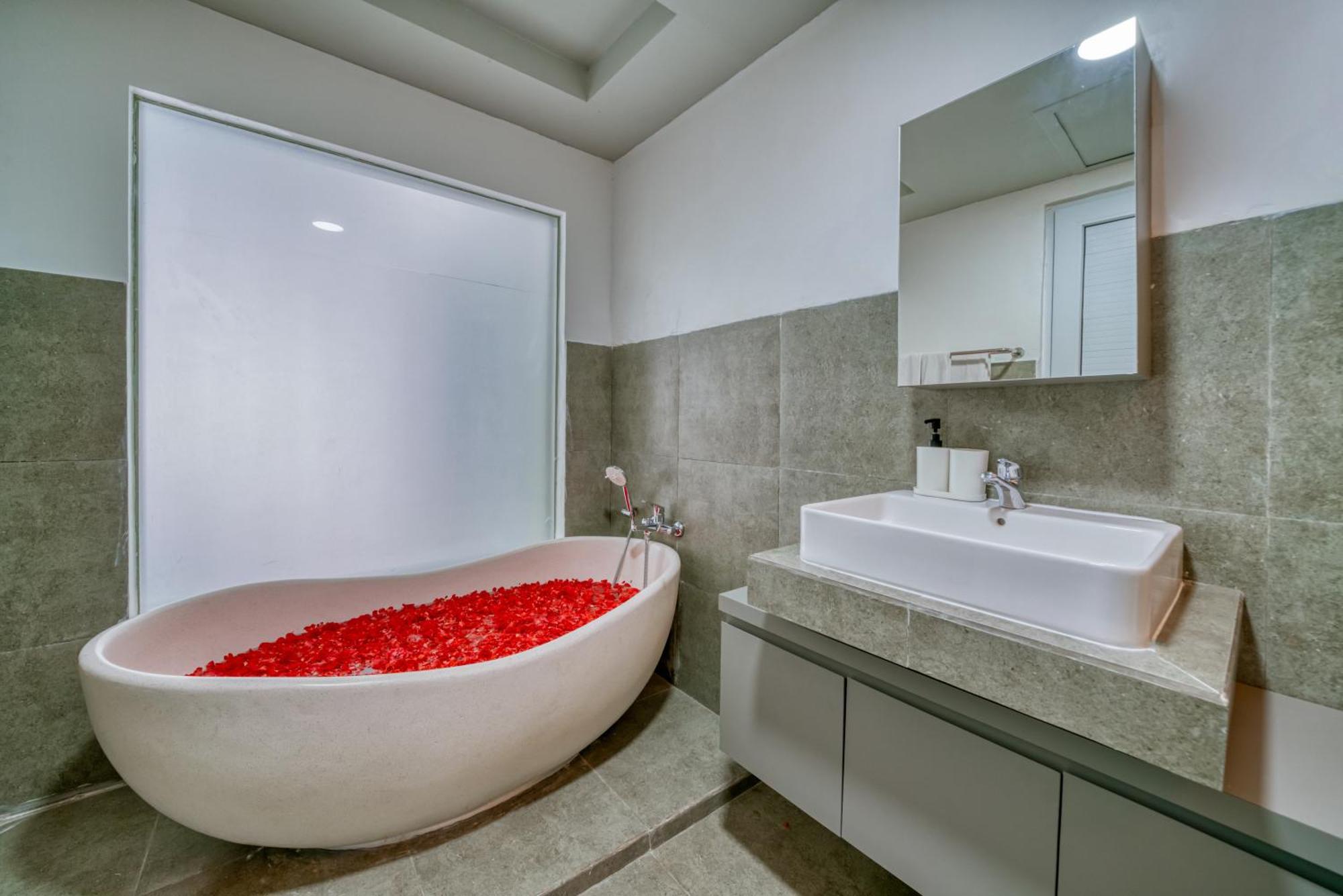 3bd Modern In With Bbq & Huge Shared Pool Sanur (Bali)