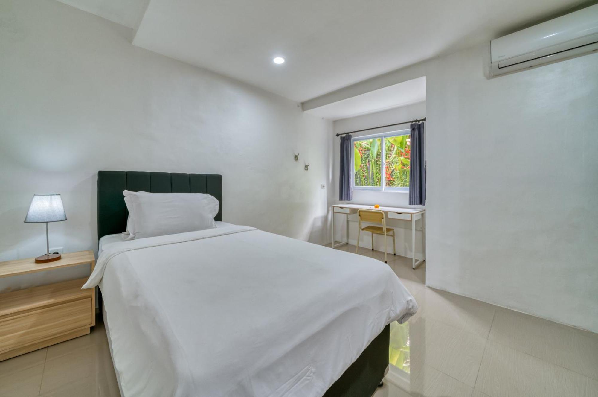 3bd Modern In With Bbq & Huge Shared Pool